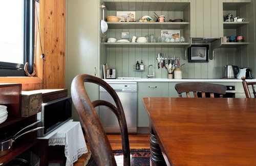 Low Head House | Rustic Barn by the Bay: Family Beachside Getaway