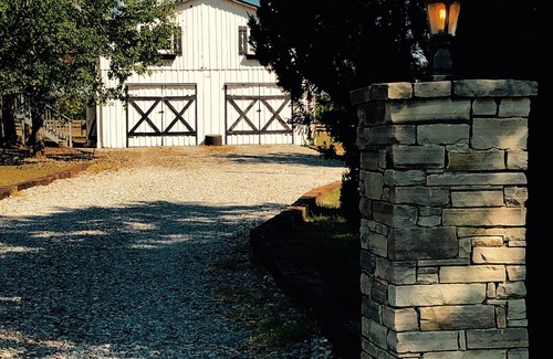 Franklin House | Rustic Barn for the Creatives