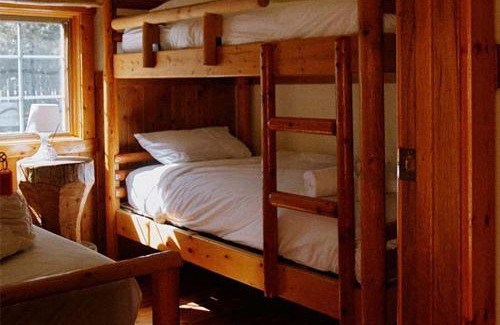 Golden Hotel | Rustic Beaverfoot Lodge Room N3