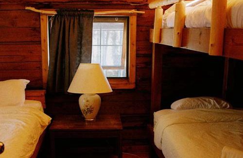 Golden Hotel | Rustic Beaverfoot Lodge Room N3