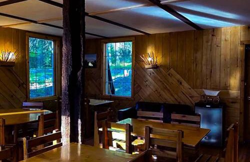 Golden Hotel | Rustic Beaverfoot Lodge Room N3