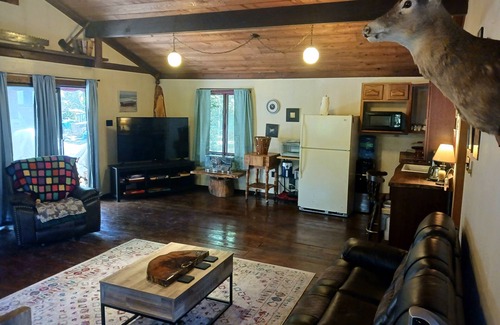 Queen House | Rustic Blue Knob Adventure Cabin Hike, Bike & Ski, ATV, Hunting, Fishing