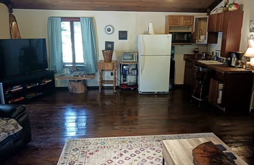 Queen House | Rustic Blue Knob Adventure Cabin Hike, Bike & Ski, ATV, Hunting, Fishing