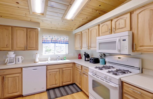 Golden Valley House | Rustic Bullhead City Retreat w/Porch & Views