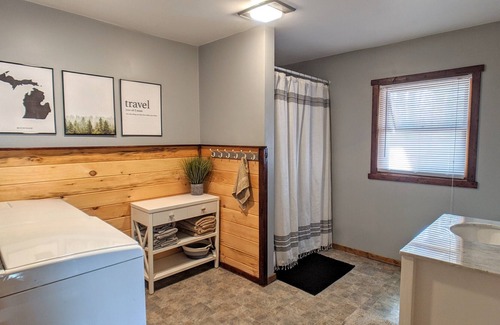 Mesick House | Rustic Cabin Centrally located for the Outdoor Adventurer