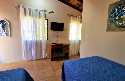 Rio Seco Cabin | Rustic cabin in Ecolodge Hotel near beaches (Pet Friendly!)