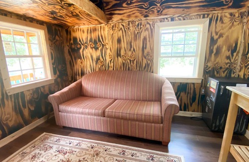 Dixon Apartment | Rustic cabin in the woods