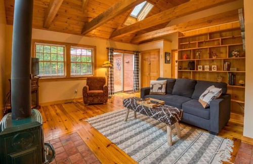 Conway Cabin | Rustic Cabin near Conway Village