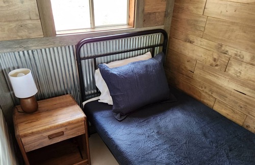 Mayfield Cottage | Rustic Cabin on Arbutus Lake w/Pontoon Rental