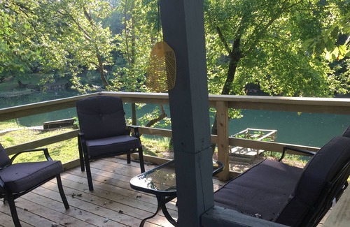 Hardy Apartment | Rustic Cabin on the Southfork River