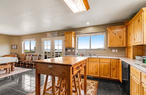 Harbor Village Cabin | Rustic cabin overlooking Bear Lake with WiFi, fireplace
