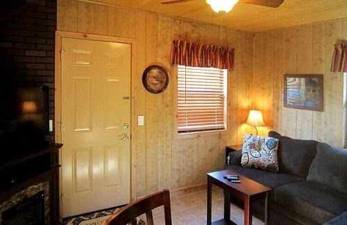 Inverness House | Rustic Cabin Perfect for a Romantic Getaway in Inverness, Florida