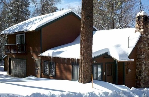 Big Bear Lake Cabin | Rustic Cabin/Quiet Area/Next to Forest/Feet From Hiking Trails/Hot Tub/Garage