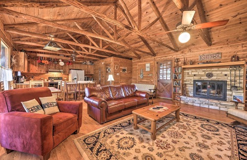 Canyon Lake Cabin | Rustic Canyon Lake Cabins w/Hot Tub on ~ 3 Acres