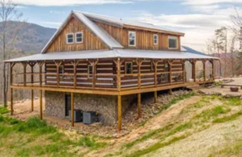 Newport Cabin | Rustic Charm in the Great Smoky Mtns