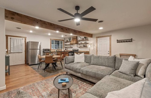 Owasso Apartment | Rustic Charm Owasso | 2BR Big Backyard Near Tulsa