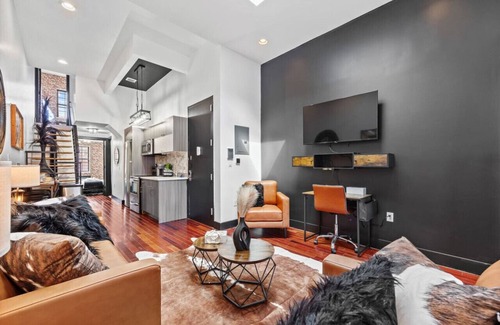 Bushwick Apartment | Rustic-Chic 4BR for Groups – Bushwick's Finest Stay