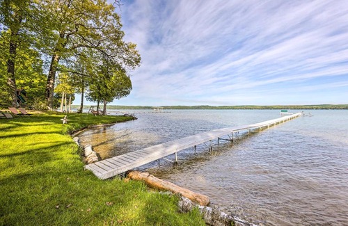 Glen Arbor Apartment | Rustic-Chic Lake Glen Studio 4 Mi to Beach!