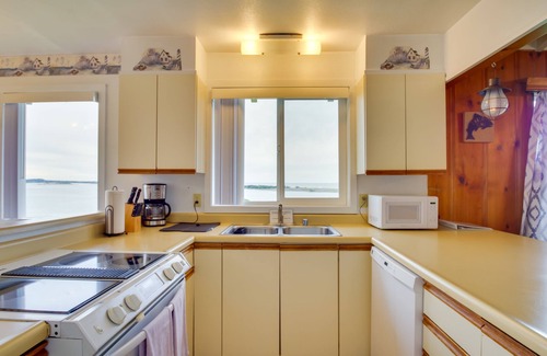 Smith River Cottage | Rustic Coastal Smith River Cottage w/Ocean Views!