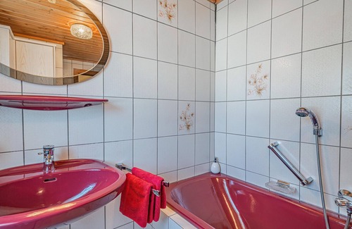 Wald im Pinzgau Apartment | Rustic cosiness in the mountains with a terrace