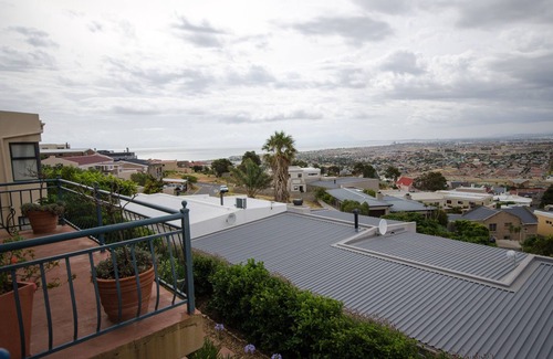 Gordon's Bay Apartment | Rustic Cosy Getaway with a View