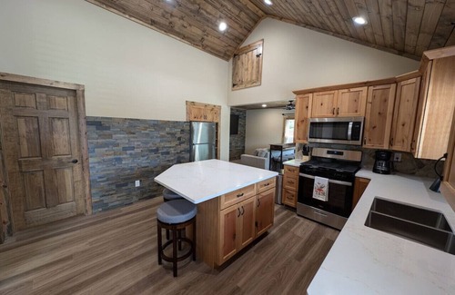 Twin Lakes Apartment | Rustic Cottage Downtown Twin Lakes