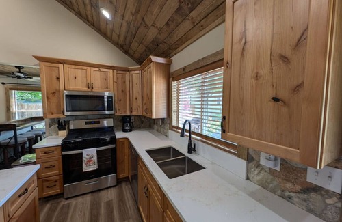 Twin Lakes Apartment | Rustic Cottage Downtown Twin Lakes