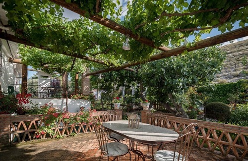 Padul Cottage | Rustic Cottage in El Padul with private terrace