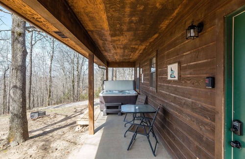 Mountainburg Cabin | Rustic Coyote Ridge Cabin with a Hot Tub