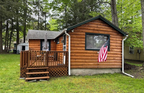 Smallwood Cabin | Rustic & cozy 2BR in Smallwood – dog friendly, near lake, hiking & Woodstock