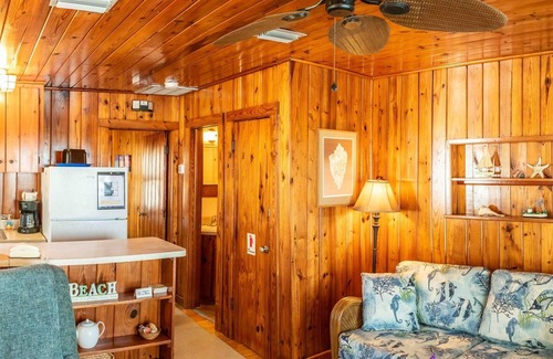 Holmes Beach Cottage | Rustic & Cozy Island Original Cottage on the Beach- Bamboo Apts. C2
