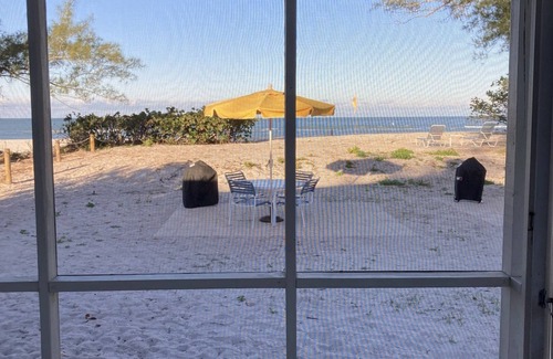 Holmes Beach Cottage | Rustic & Cozy Island Original Cottage on the Beach- Bamboo Apts. C2