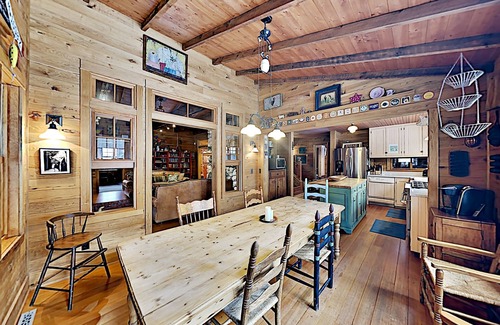 Stone Lake Cabin | Rustic Elegance Beautiful cabin with screen porch on clear, private lake