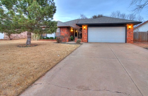 Edmond House | Rustic Elegance Meets Modern Comfort