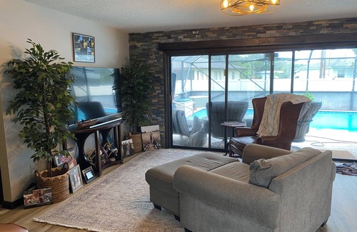River Park House | Rustic Elegance- Private Heated Salt pool, 2 bed, 2 bath, Fenced & Pet friendly