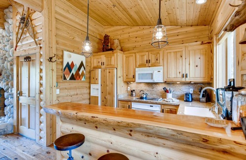 Deer Valley Condo | Rustic Elegance: Park City/Silver Lake Village/Upper Deer Valley