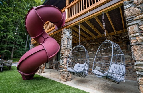 Weaverville House | Rustic Elegance, Theatre, Arcade, Sauna, and Mountain Views @ Beaver Cabin