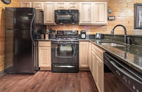 Pigeon Forge House | Rustic Escape Cabin w Private Hot Tub & Grill
