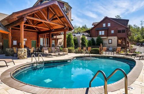 Pigeon Forge House | Rustic Escape Cabin w Private Hot Tub & Grill
