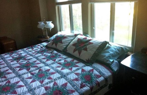Tahoe Meadows Cabin | Rustic Family Cabin/Private Beach—Monthly Rental