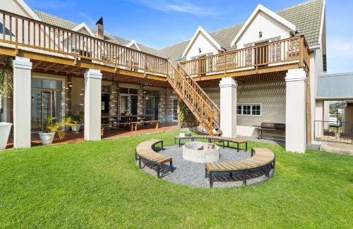 Helderberg Rural House | Rustic Farmhouse Retreat with Wood-Fire Hot Tub by Host Agents