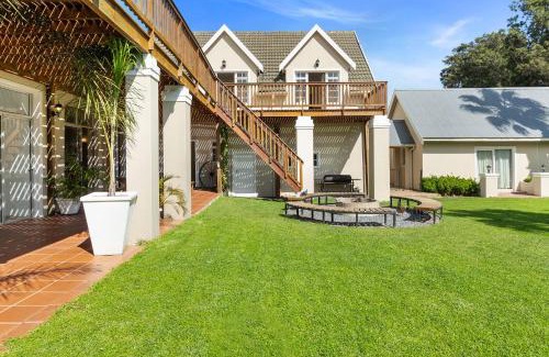 Helderberg Rural House | Rustic Farmhouse Retreat with Wood-Fire Hot Tub by Host Agents