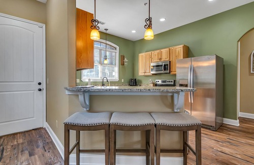 Indian Point Condo | Rustic Fields-WALK IN, Lake views, Sleeps 9, Pools, next to Silver Dollar City