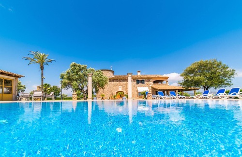 Sa Pobla Ski Chalet | Rustic Finca in Mallorca Can Colis with pool
