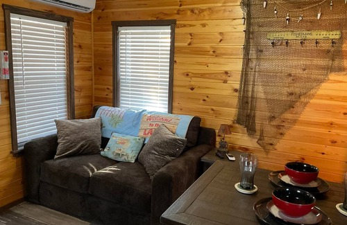 Mount Vernon Cabin | Rustic Fishing Retreat 1 Bed/1 ADA Bath
