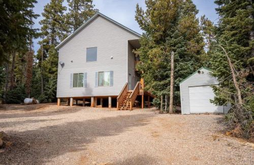 Meadow View Heights House | Rustic Forest Retreat