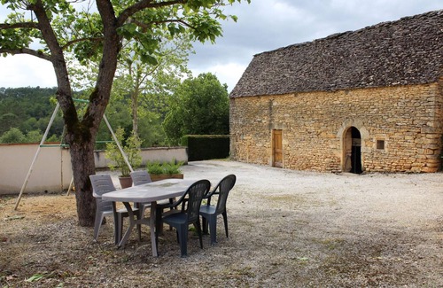 Marcillac-Saint-Quentin Cottage | Rustic stone house with garden and fireplace near Sarlat