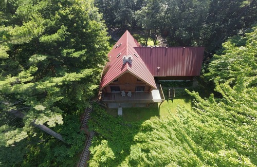 Amherst Junction Cabin | Rustic Full Log Home on quiet Lake Onland - Family and Pet Friendly