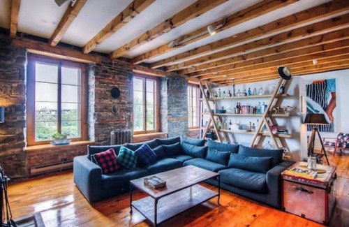 International District Apartment | Rustic Gem In the heart of Old Montreal