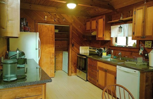 Wolf Laurel Cabin | Rustic Gerbera - 4,200 ft altitudenRent 4 nights or more & get 5th night free!1